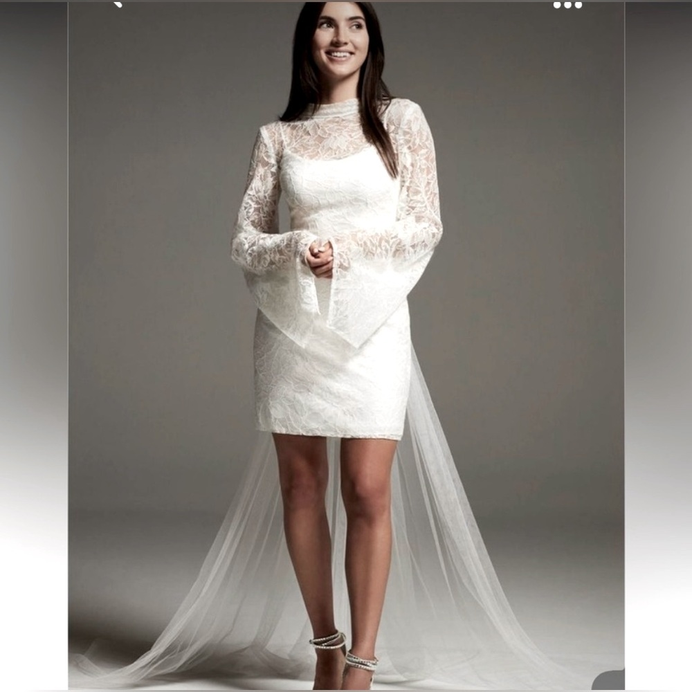 VERA WANG - NWT! Elegant White Lace Mini Dress with detachable Veil Train 💍